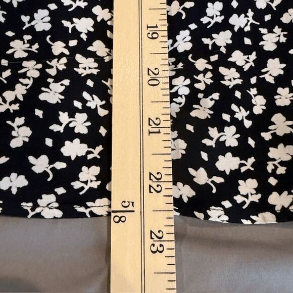 Something Navy Black and White Floral Cami Top Tank Spaghetti Straps Size XXS - Picture 7 of 10